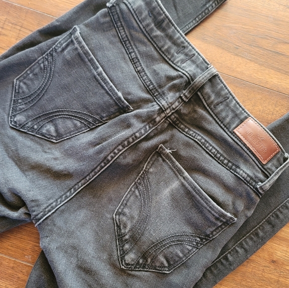 Hollister High-Rise Super Skinny Jeans - Picture 3 of 6